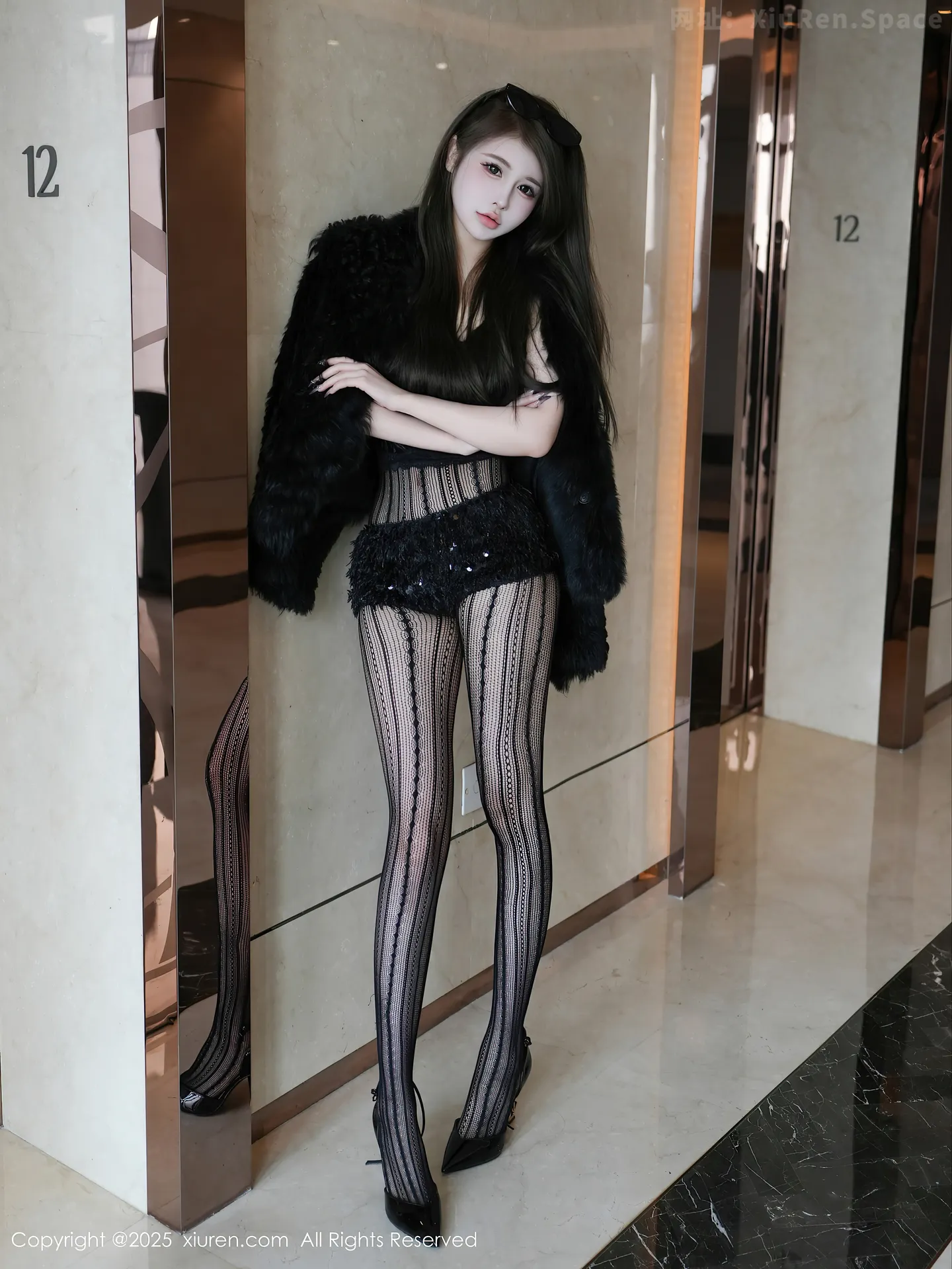 图片[6]-[XiuRen秀人网] VOL.10056 模特甜妮私房性感黑色情趣内衣配魅惑黑丝秀丰腴身材诱惑写真71P-秀人网官方网站